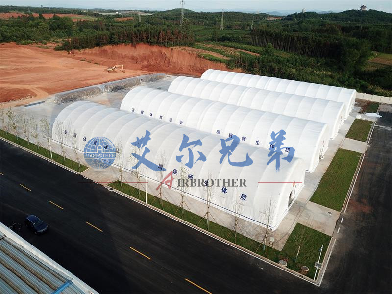 怎樣安裝大型氣柱式膜結(jié)構(gòu)充氣帳篷？
